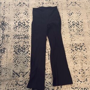 Women’s size 6 lululemon flared leggings